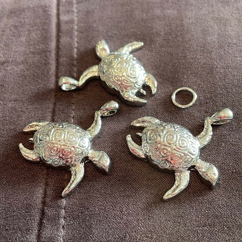 3 Silver coloured turtle pendants